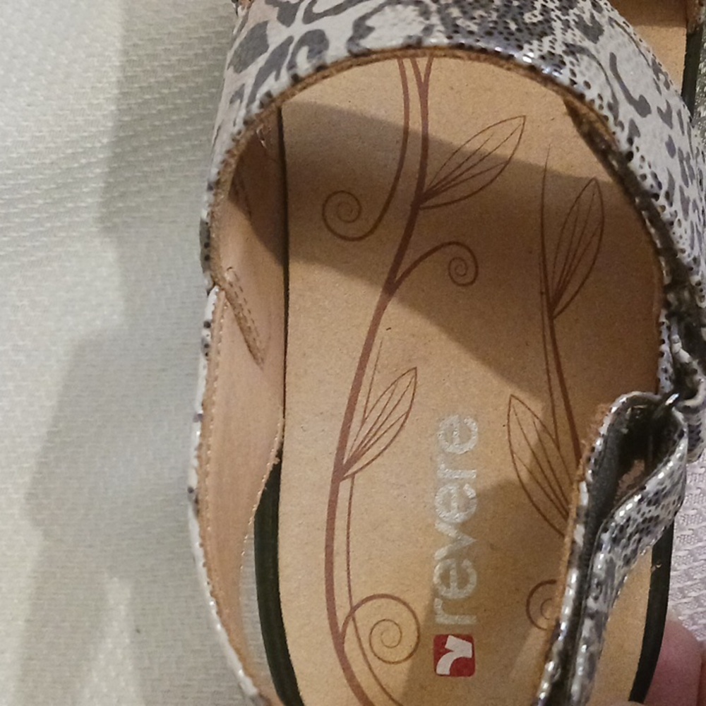 New!! Revere Como silver safari sandals - Picture 6 of 11